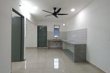 RUMAH TERES SETINGKAT (FULLY RENO) UNTUK DI JUAL