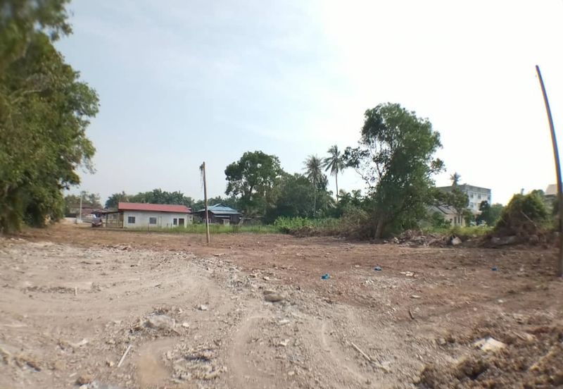 TANAH LOT BANGLO BERDEKATAN JALAN BESAR UNTUK DIJUAL