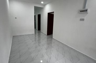 RUMAH TERES SETINGKAT UNTUK DIJUAL (FULLY RENO)