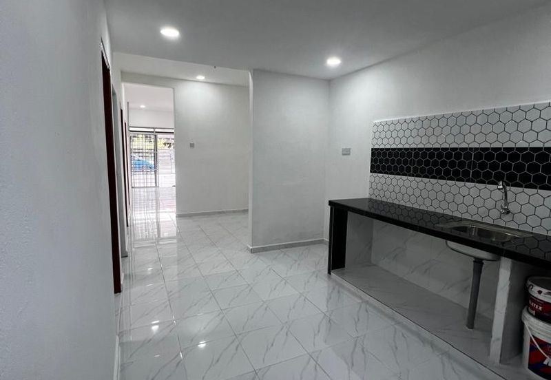 RUMAH TERES SETINGKAT UNTUK DIJUAL (FULLY RENO)