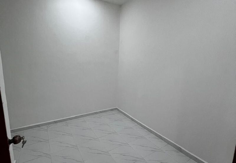RUMAH TERES SETINGKAT UNTUK DIJUAL (FULLY RENO)