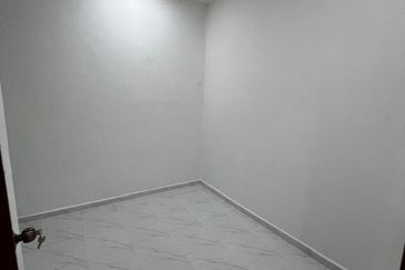 RUMAH TERES SETINGKAT UNTUK DIJUAL (FULLY RENO)