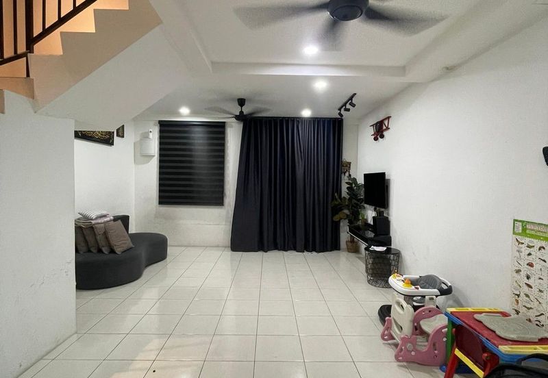 RUMAH TERES DUA TINGKAT UNTUK DI SEWA