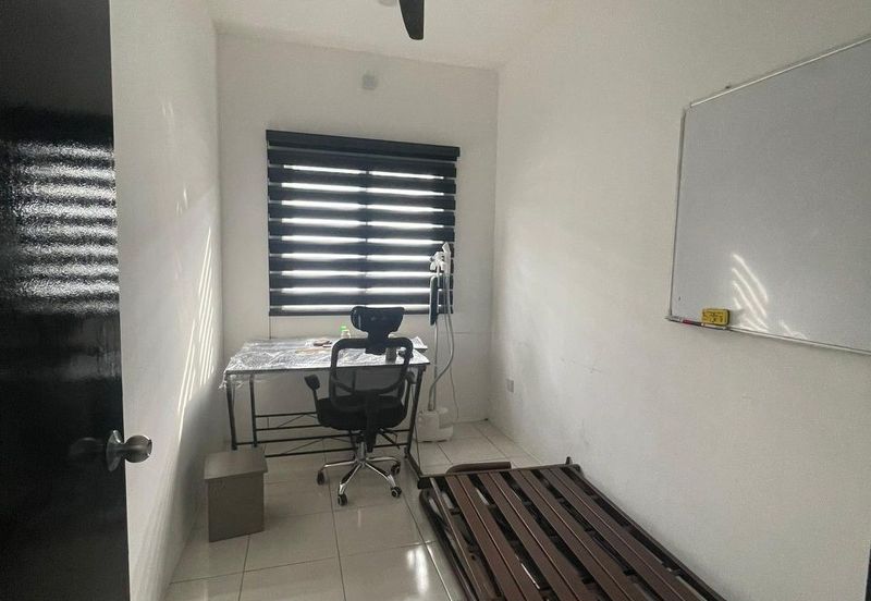 RUMAH TERES DUA TINGKAT UNTUK DI SEWA