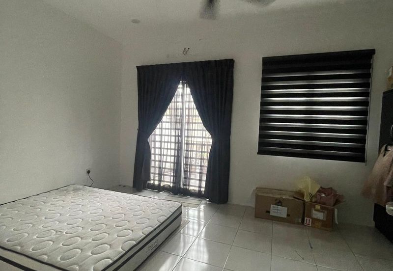 RUMAH TERES DUA TINGKAT UNTUK DI SEWA