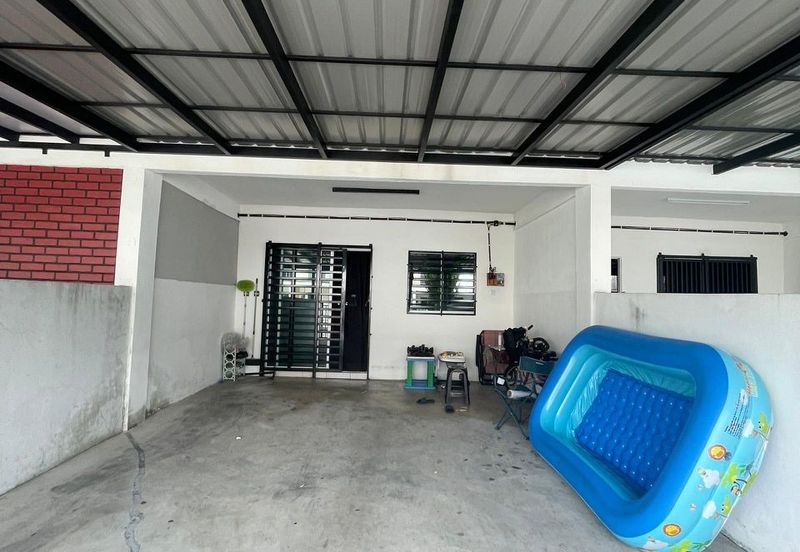 RUMAH TERES DUA TINGKAT UNTUK DI SEWA