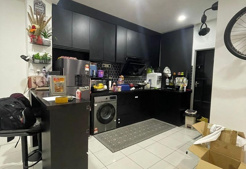 RUMAH TERES DUA TINGKAT UNTUK DI SEWA