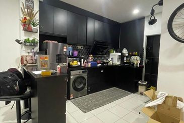 RUMAH TERES DUA TINGKAT UNTUK DI SEWA