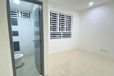 RUMAH TERES DUA TINGKAT UNTUK DISEWA