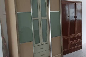 RUMAH DUA TINGKAT UNTUK DISEWA