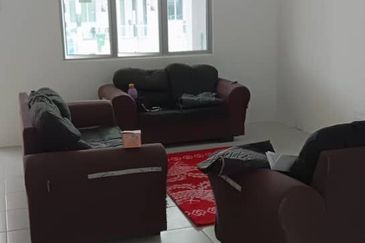 RUMAH DUA TINGKAT UNTUK DISEWA