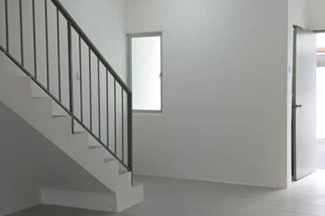 RUMAH DUA TINGKAT UNTUK DISEWA