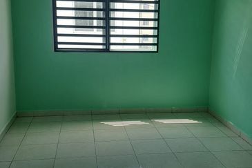 RUMAH DUA TINGKAT UNTUK DI SEWA