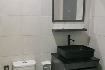 RUMAH DUA TINGKAT UNTUK DI SEWA