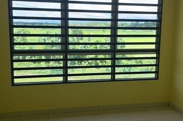 RUMAH DUA TINGKAT UNTUK DI SEWA