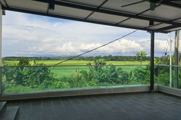 RUMAH DUA TINGKAT UNTUK DI SEWA