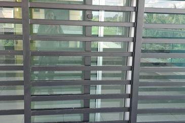 RUMAH DUA TINGKAT UNTUK DI SEWA