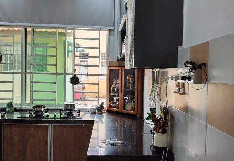 RUMAH TERES SETINGKAT UNTUK DIJUAL 