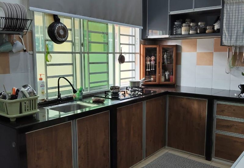 RUMAH TERES SETINGKAT UNTUK DIJUAL 