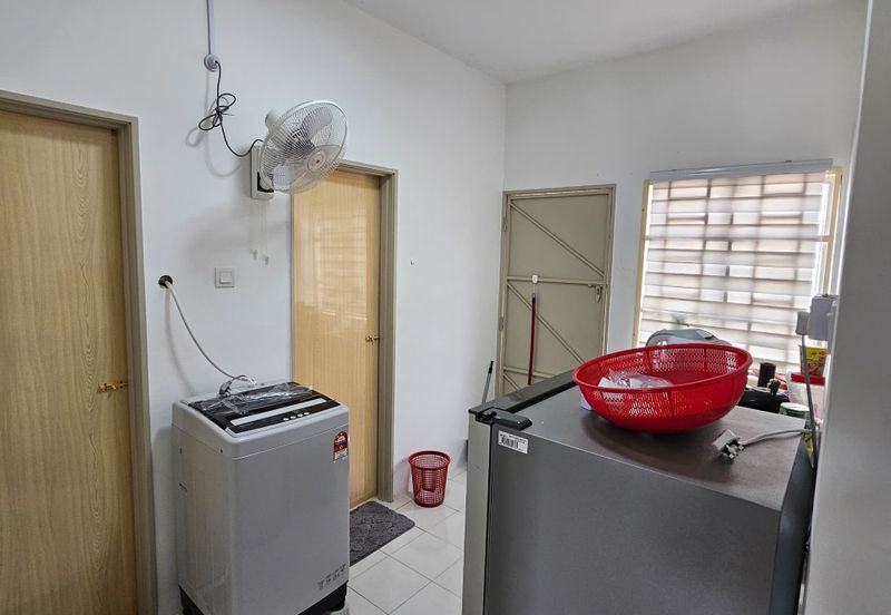 RUMAH TERES SETINGKAT UNTUK DIJUAL 