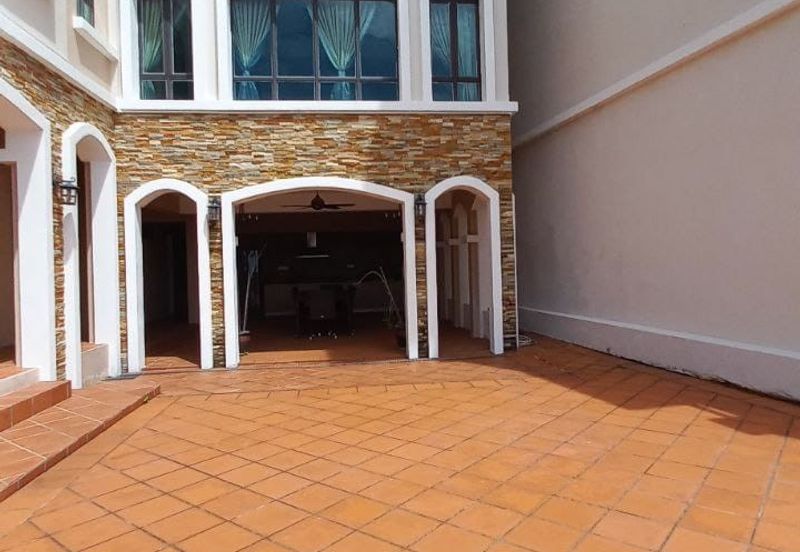 VILLA FOR SALE FULLY FURNISHED LUXURY HOME at Batu Ferringhi Penang