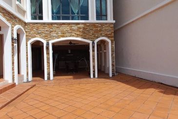 VILLA FOR SALE FULLY FURNISHED LUXURY HOME at Batu Ferringhi Penang