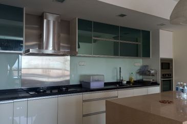 VILLA FOR SALE FULLY FURNISHED LUXURY HOME at Batu Ferringhi Penang