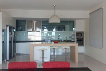 VILLA FOR SALE FULLY FURNISHED LUXURY HOME at Batu Ferringhi Penang