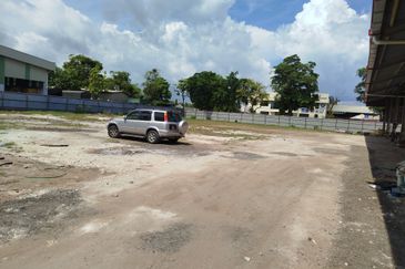 20,000 sqf of open area/space @ Sg Lokan industrial park for rental.