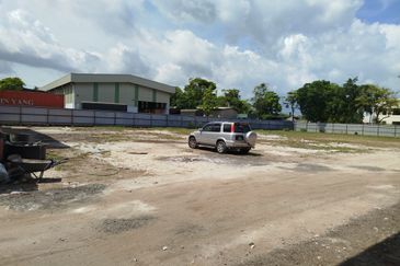 20,000 sqf of open area/space @ Sg Lokan industrial park for rental.