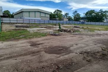 20,000 sqf of open area/space @ Sg Lokan industrial park for rental.