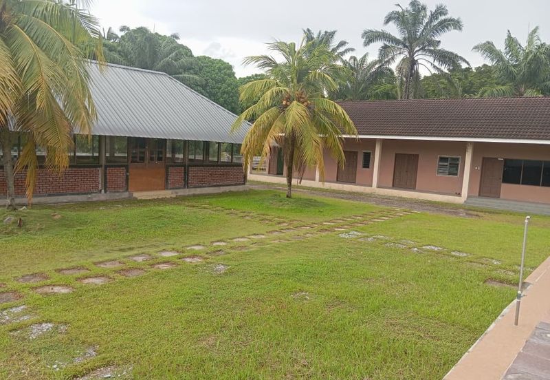 Charming and genuine venue for business setup/accommodation