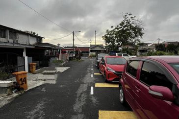 RENOVATED DOUBLE STOREY TERRACE HOUSE SEMENYIH