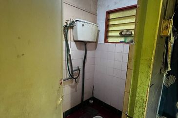RENOVATED DOUBLE STOREY TERRACE HOUSE SEMENYIH