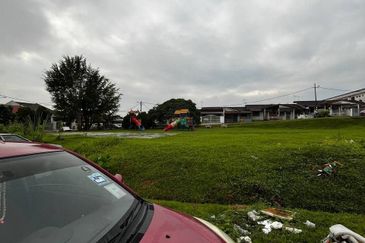 RENOVATED DOUBLE STOREY TERRACE HOUSE SEMENYIH