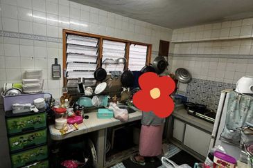 RENOVATED DOUBLE STOREY TERRACE HOUSE SEMENYIH