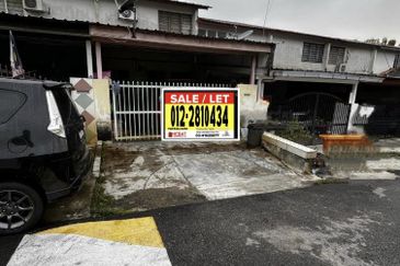RENOVATED DOUBLE STOREY TERRACE HOUSE SEMENYIH
