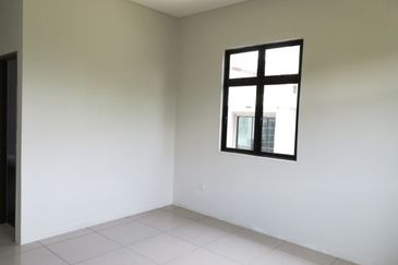 SEMI-D DOUBLE STOREY HOUSE