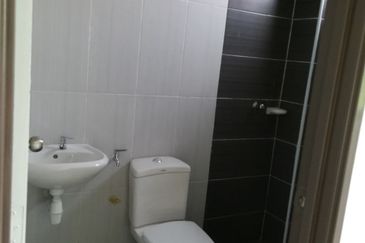 SEMI-D DOUBLE STOREY HOUSE