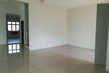 SEMI-D DOUBLE STOREY HOUSE