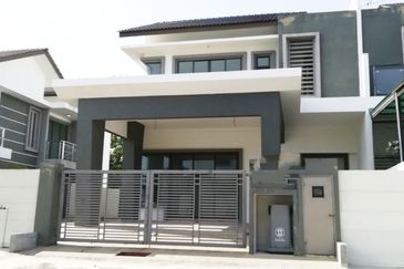 SEMI-D DOUBLE STOREY HOUSE