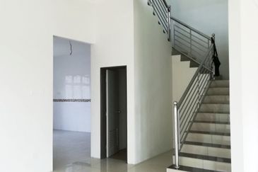 SEMI-D DOUBLE STOREY HOUSE