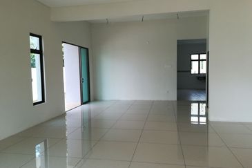 SEMI-D DOUBLE STOREY HOUSE