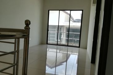 SEMI-D DOUBLE STOREY HOUSE