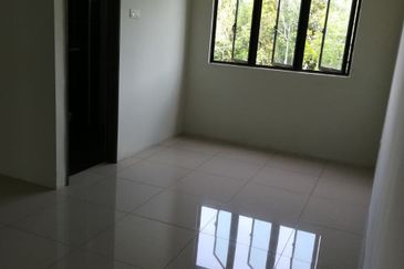 SEMI-D DOUBLE STOREY HOUSE