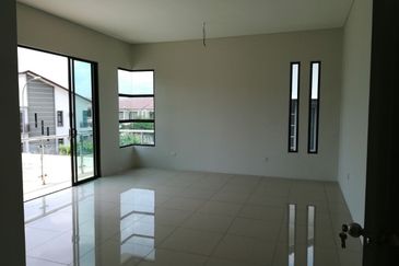 SEMI-D DOUBLE STOREY HOUSE