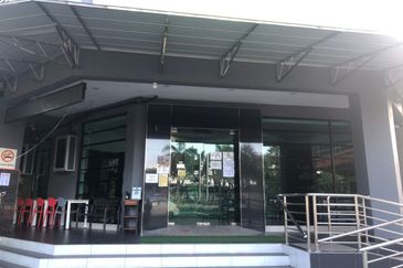 HOTEL UNTUK DIJUAL,LOKASI STRATEGIK,DEPAN PANTAI!!