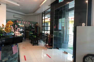 HOTEL UNTUK DIJUAL,LOKASI STRATEGIK,DEPAN PANTAI!!