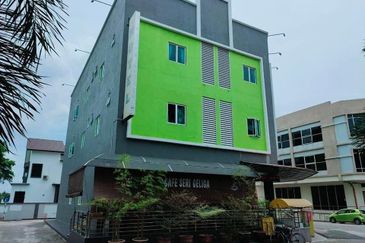 HOTEL UNTUK DIJUAL,LOKASI STRATEGIK,DEPAN PANTAI!!