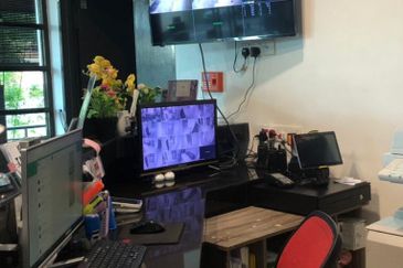 HOTEL UNTUK DIJUAL,LOKASI STRATEGIK,DEPAN PANTAI!!